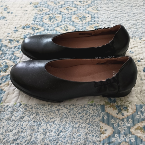 Dansko Black Flats 8.5 ...39 - Picture 6 of 8